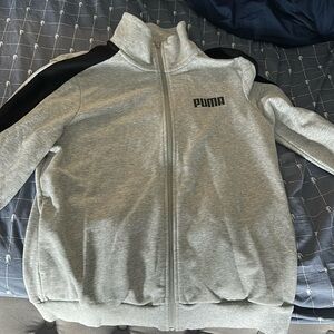 Women’s used in great condition Puma zip up sweatshirt size XL